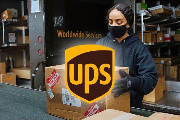 Працівник складу поштових посилок UPS